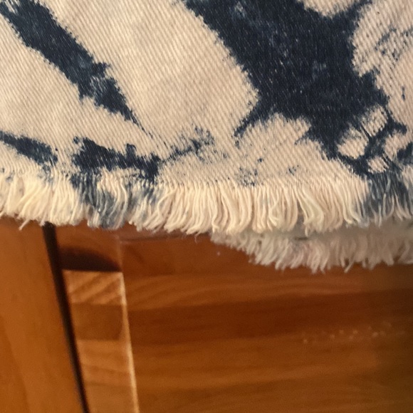 Size 9 NWT distressed shorts - Picture 3 of 3